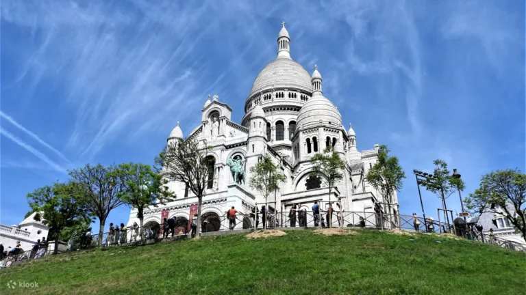 Discover the Sacred Beauty of Sacré-Cœur: A Guided Tour of Montmartre’s Crown Jewel